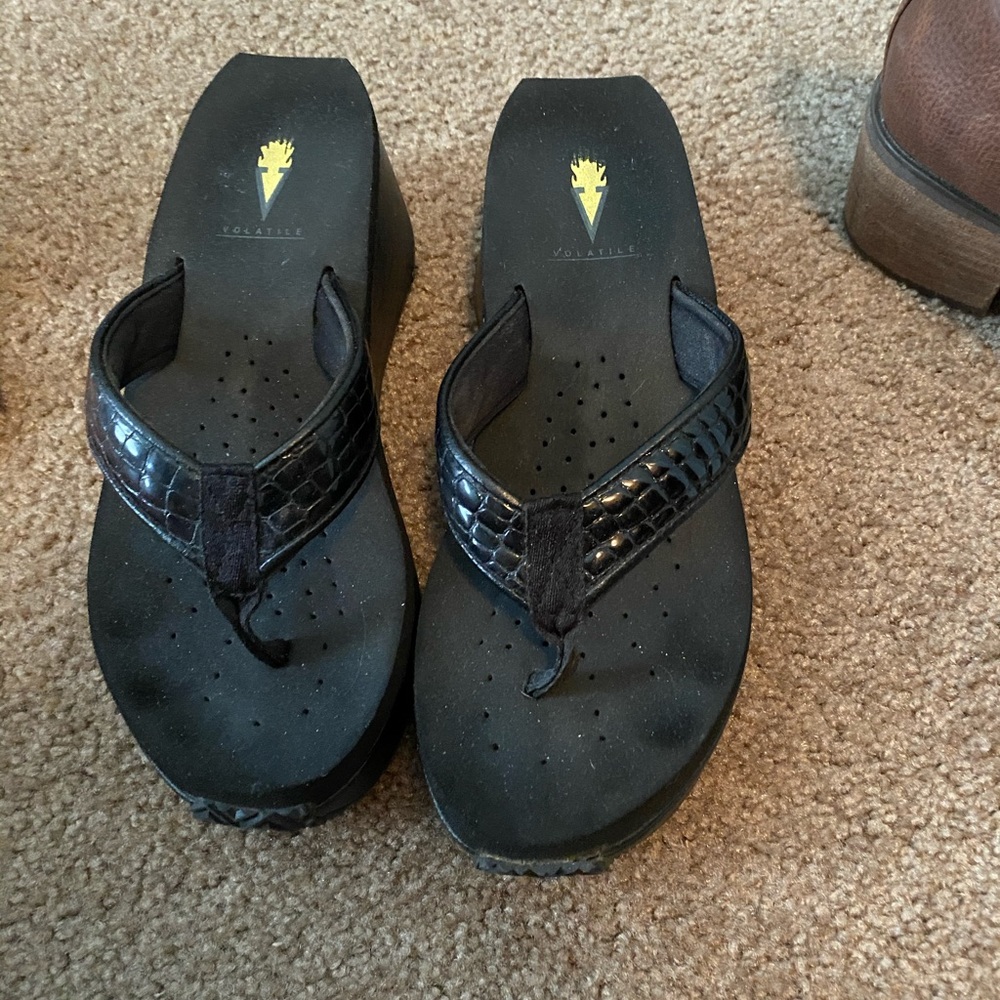 Volatile sandals